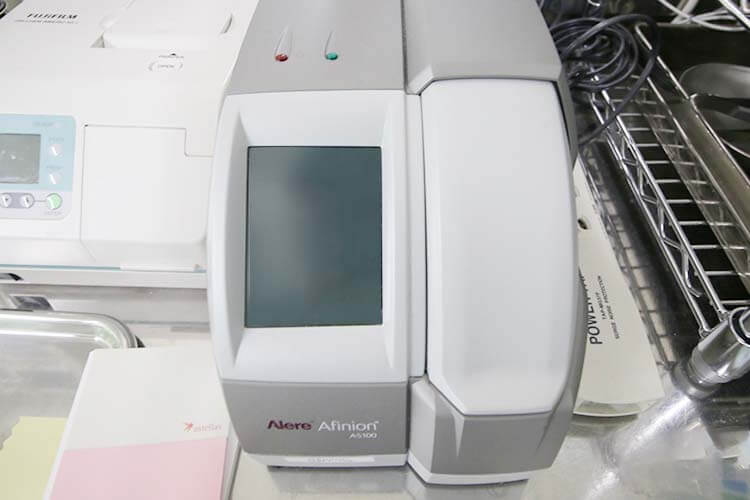 HbA1c・CRP・脂質などを一台で測定可能な臨床化学分析装置